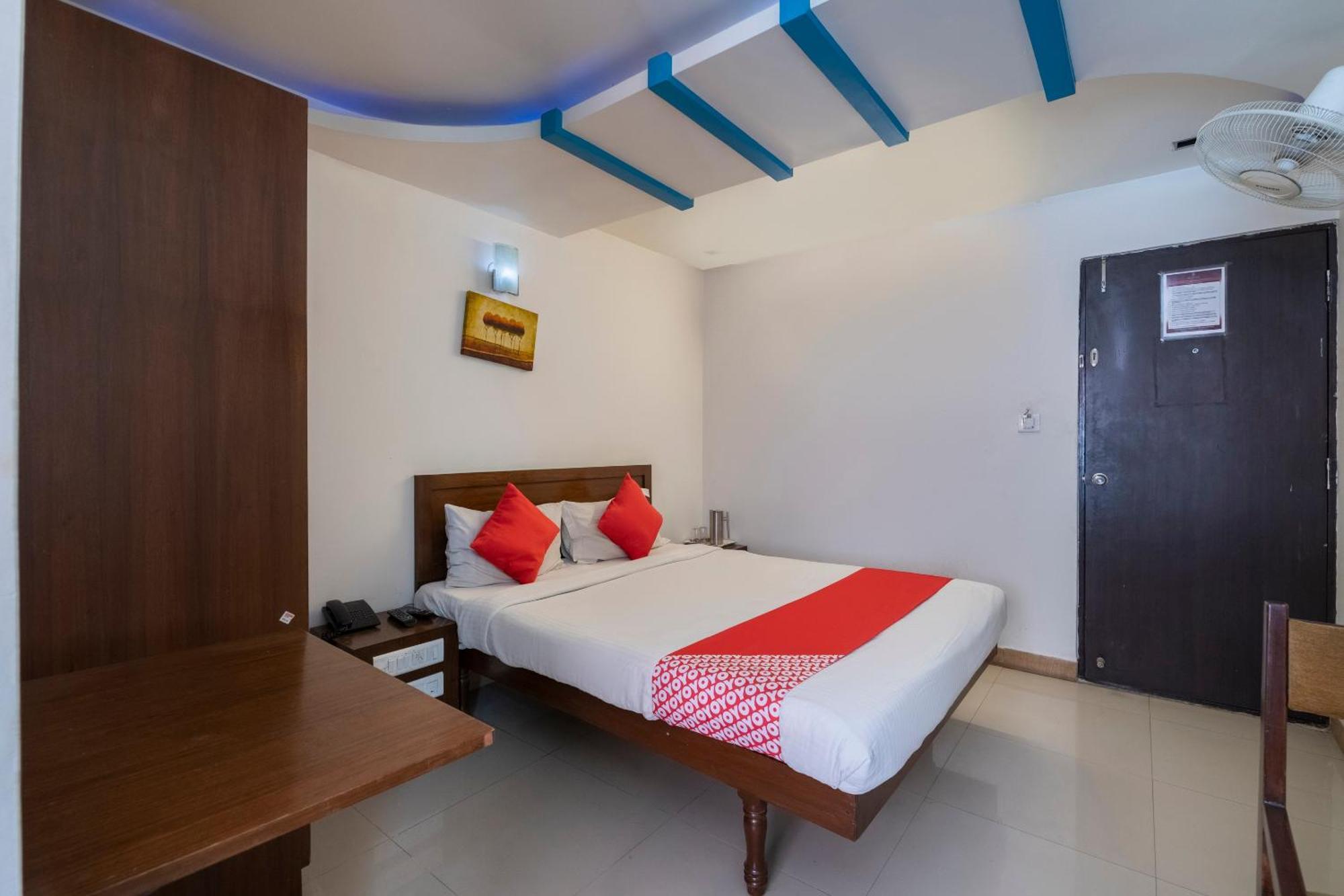 होटल 71863 The Red Velvet Opposite Novel Office Marathahalli Bridge. 3*